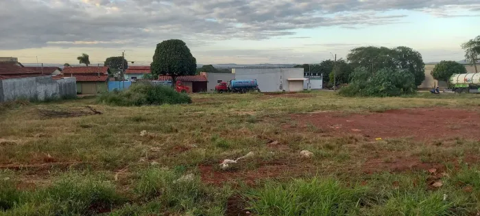 LOTES COMERCIAL PARCELADOS 150 VEZES RECANTO DO BOSQUE 