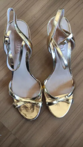 Salto Fino Schutz Dourado N° 39