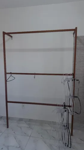 2 araras de roupa ( Pra loja ) bom estado