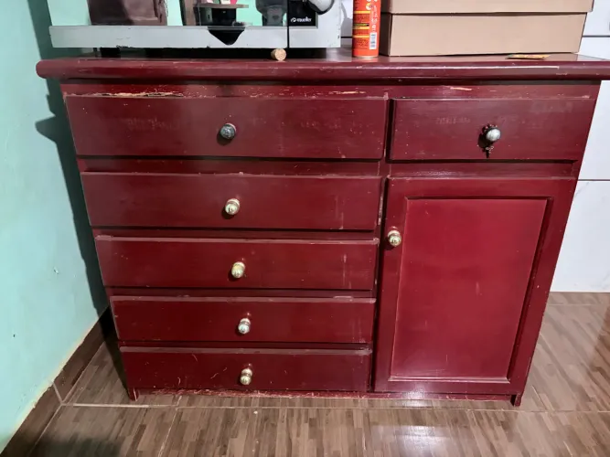 Vende-se cômoda de madeira