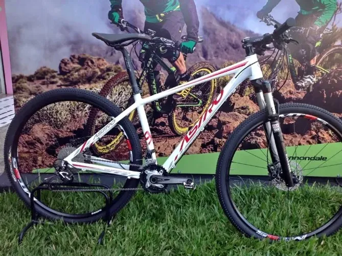 MTB Astro 29, quadro 19, Suspensão Rock Shox Reba SL, SLX, Rodas Shimano MT55