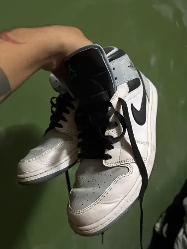 Jordan Mid
