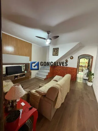 Sobrado residencial com 3 quartos e 2 vagas no Bairro Santo Antônio