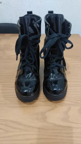 Bota verniz perfeita veste 36/37