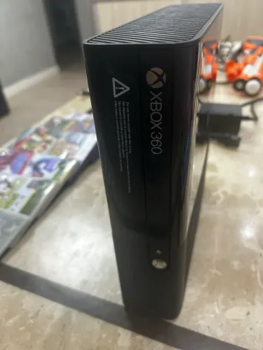 Xbox 360 super slim/E+5 jogos+xbox kinect+controle+arminha do jogo 