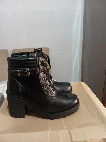 Bota preta cano curto