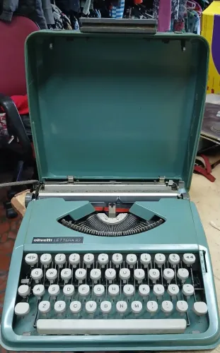 Olivetti Lettera 82