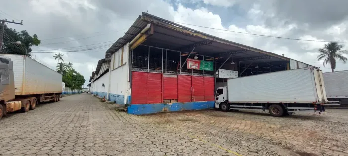 GALPÃO com 750 mts 4 docas em condomínio fechado 24h na BR (Km 8) Ananindeua