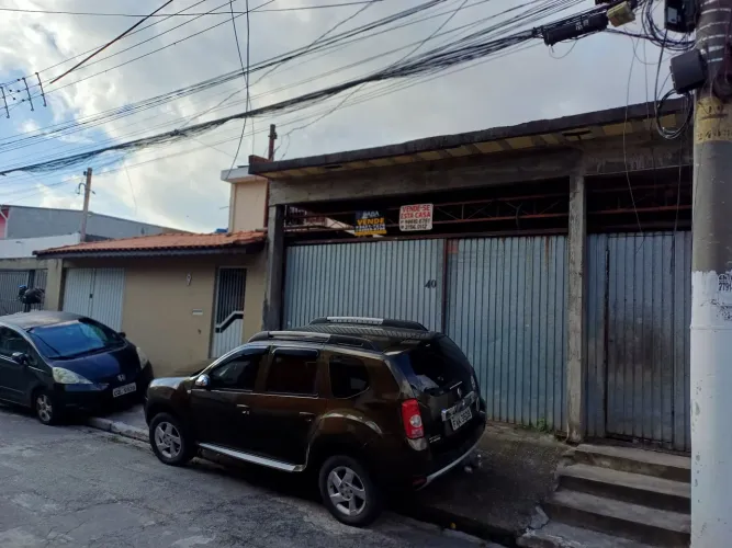 Oportunidade duas casas em área central de bairro