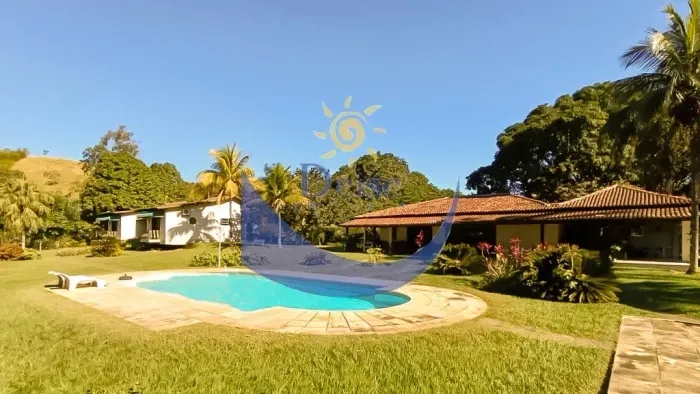 Três Rios  RJ  sítio - 8,7 hectares  lago + poço/água potável  casa 4 qtos/2 suítes, pisci