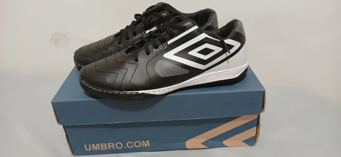 Chuteira futsal umbro