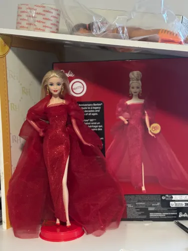 Boneca Barbie 80 Anos Mattel Com Lindo Looks Vermelho 