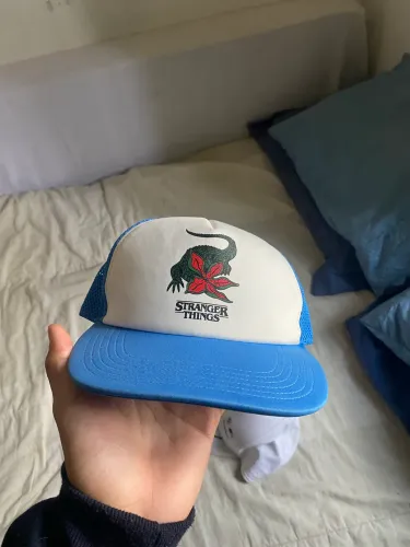 Boné Lacoste x Stranger Things