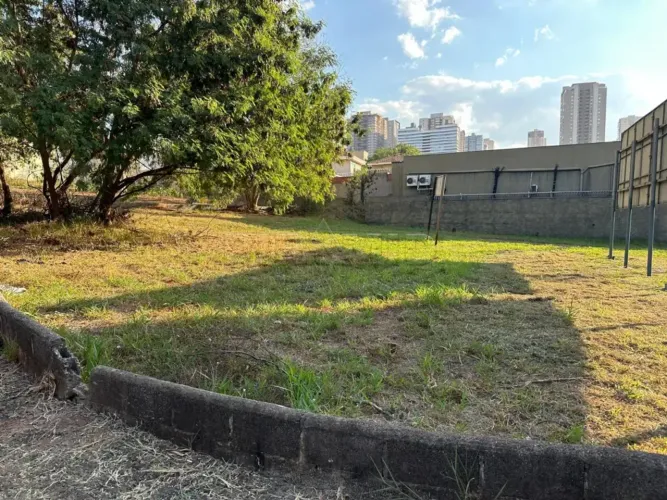 Terreno comercial no Bairro Jardim Botânico, Zona sul de Ribeirão Preto - SP.