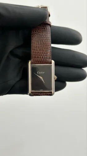 Relógio Cartier Tank Mostrador minimalista