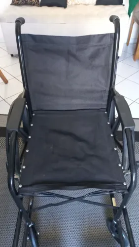 Cadeira de rodas semi nova