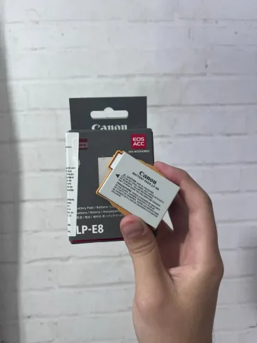 Bateria ORIGINAL CANON -  LP-E8 para Câmeras / T3i / T4i /  T5i  (semi nova)