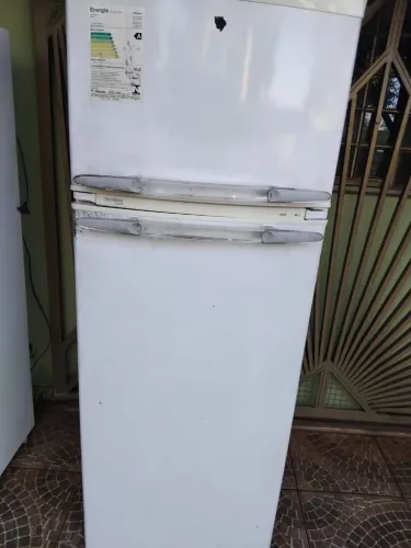 Vende-se geladeira
