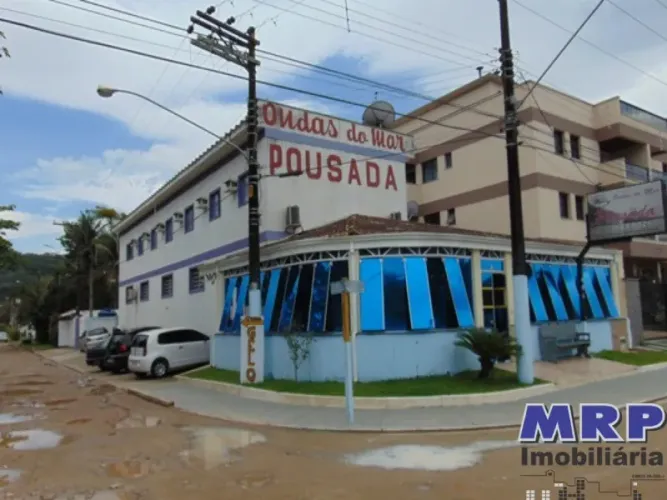 Pousada à venda em Ubatuba. 18 suítes. Localizada de frente para a Praia da Maranduba