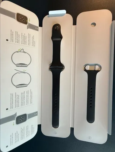 Apple Watch, series 7, 45 mm, preto, adquirido em janeiro de 2022