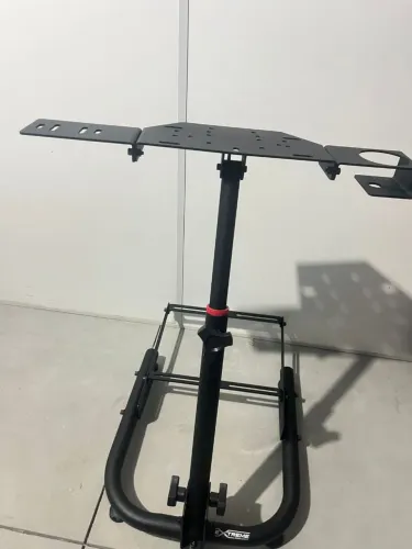 Suporte p/volante Logitech Cockpit Extreme