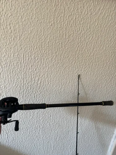 Vara de pescar e carretilha black tamba bg