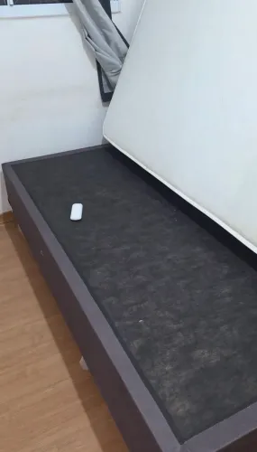 Cama box usada, colchão meia boca