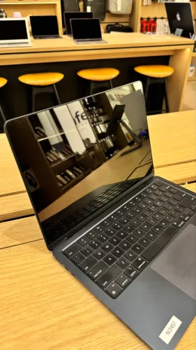 SEMINOVO - MacBook Air  2022 13? M2 256GB 8GB RAM - Meia Noite 