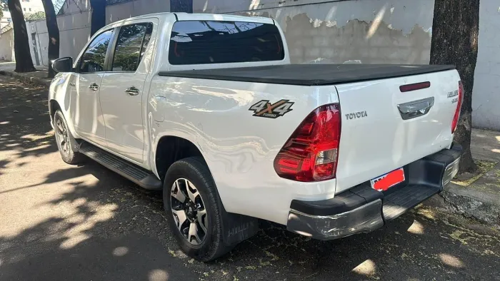 Hilux SR automática com Kit SRX