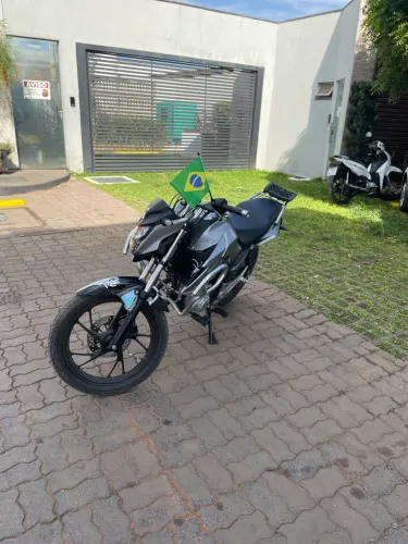 ? Fan 160 com mais de R$2000 de acessórios