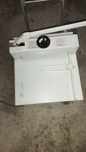 Grelhotina,Makina de cortar papel