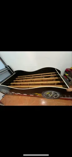 Vendo cama em bom estado! Formato de carro , dependendo do bairro entrego