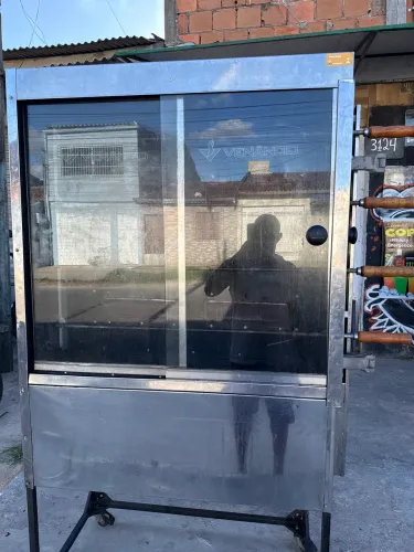 Vendo uma galeteira semi nova sem