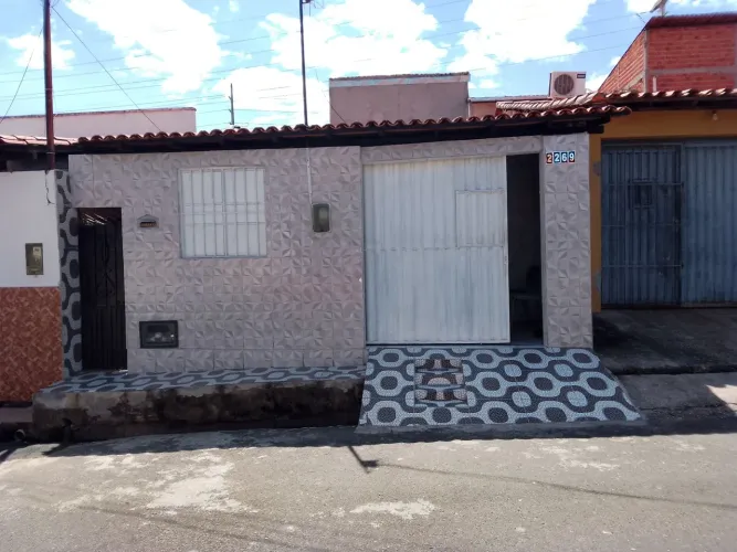 Vendo ou troco casa na zona sudeste.