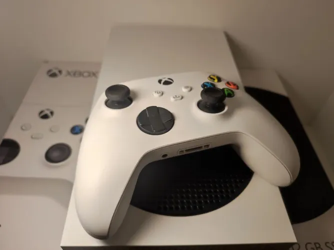 Xbox Séries S - 1 ano e 2 meses de uso