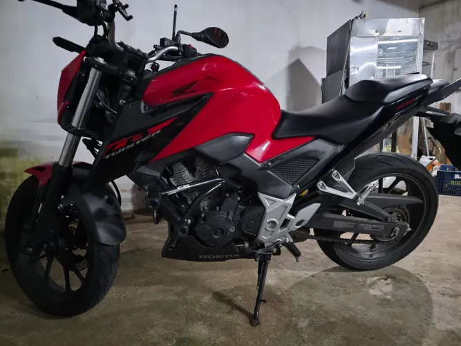 Vendo cb 300 twister F 2023