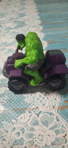 Boneco Hulk com carrinho