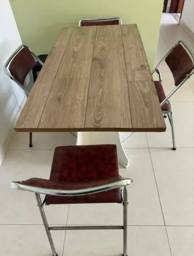 MESA DE JANTAR C/ 4 CADEIRAS