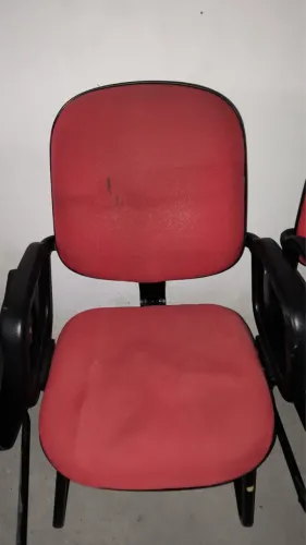 Cadeira de escritório vermelha