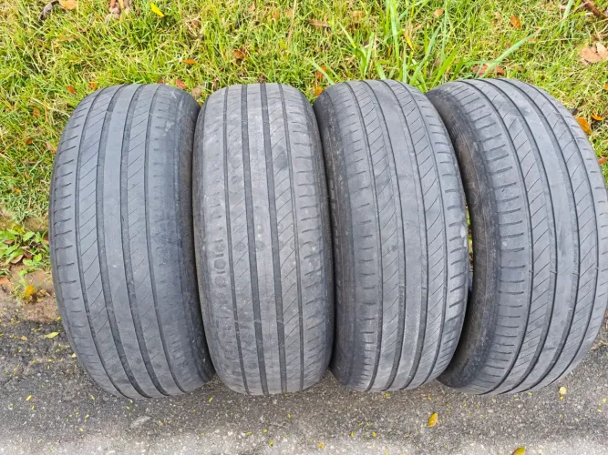 Pneu 215/60/17