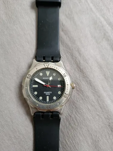 Relógio Mondaine estilo skydiver