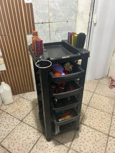 Carrinho auxiliar para salão de beleza