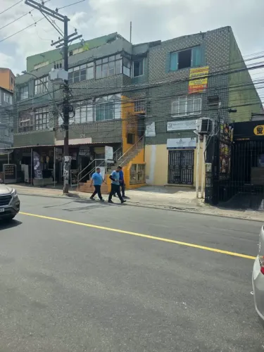 Prédio comercial: (Centro Comercial Matatu de Brotas 