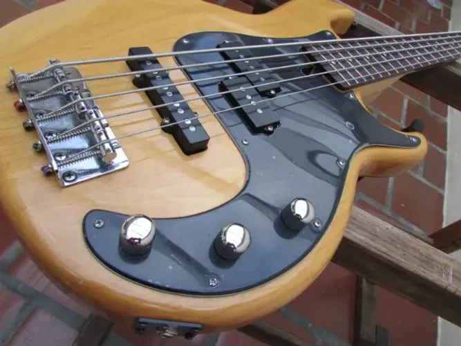 Baixo Yamaha Bb235 - Excelente Estado!