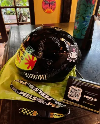 Capacete Kuromi HelloKitty
