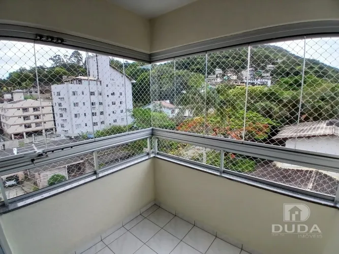 Apartamento de 3 dormitórios no Saco Grande