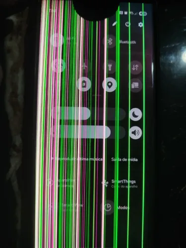 Tela Samsung S22 Ultra com avaria porém funcionando