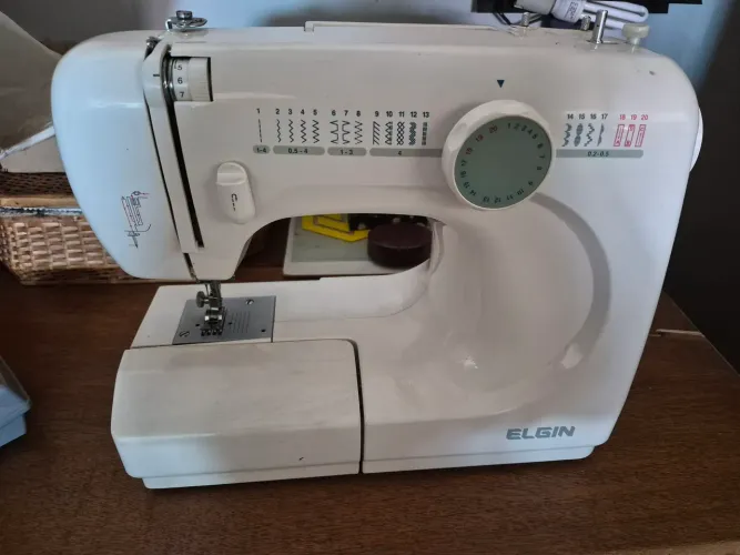 Máquina de costura elgin jx4000 