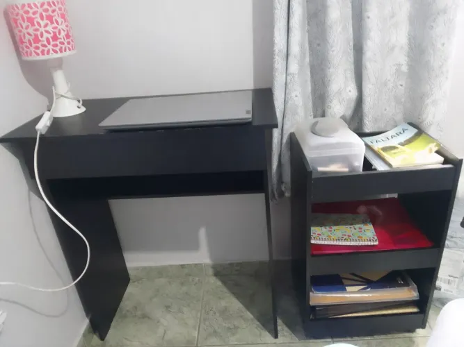 Escrivaninha com carrinho auxiliar 