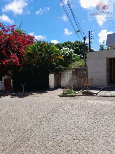 VENDO ÓTIMA CASA COM 7 QUARTOS EM ÁGUA FRIA - RECIFE
